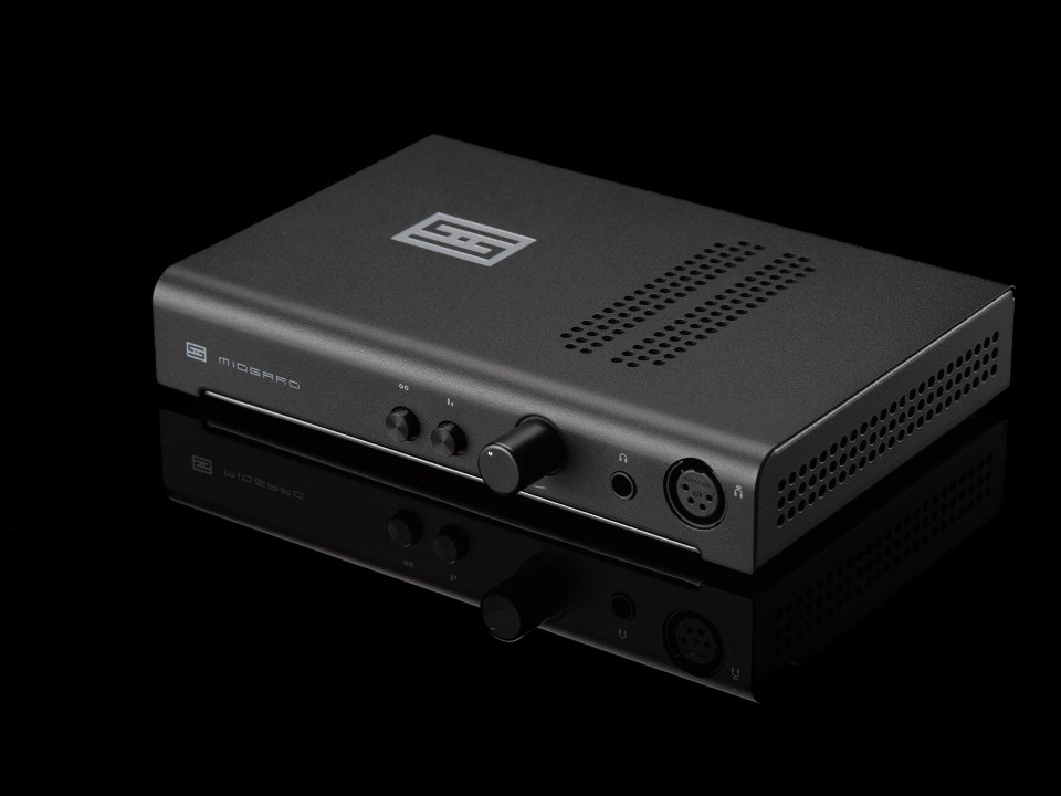 Schiit outlet headphone amplifier